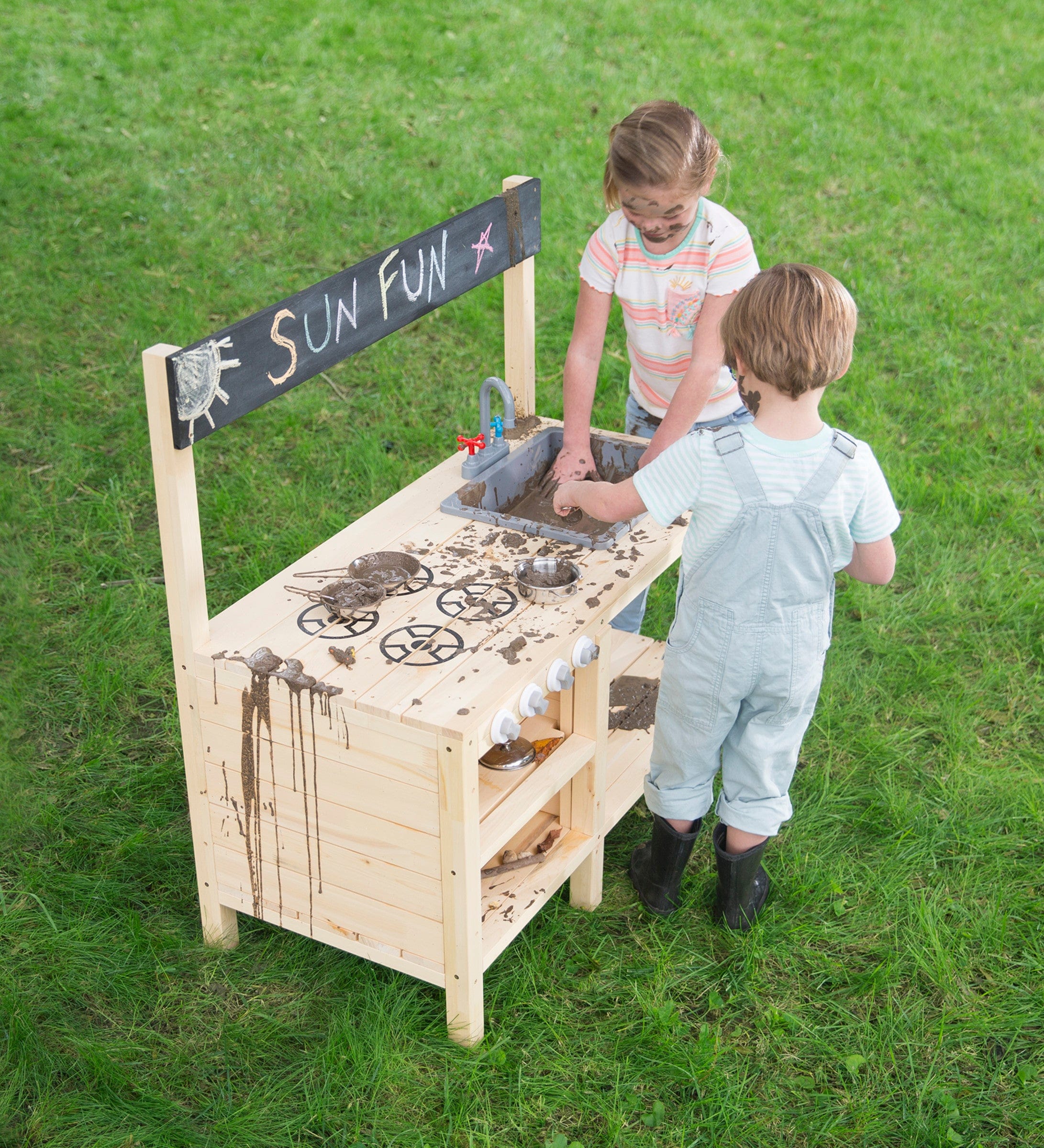 Toddler 2024 mud kitchen