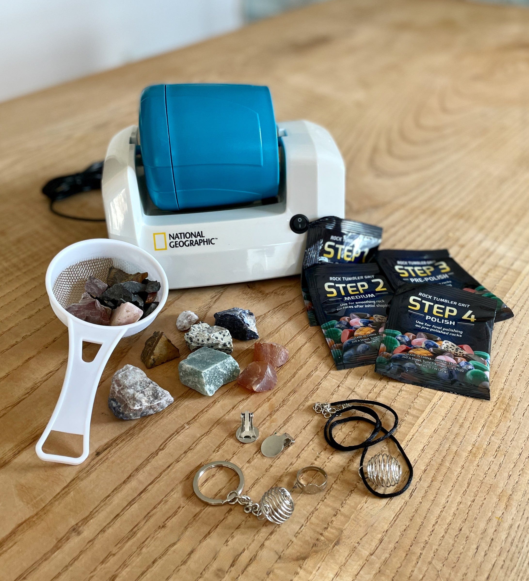 New NATIONAL GEOGRAPHIC Rock Tumbler Kit - Arts & Crafts