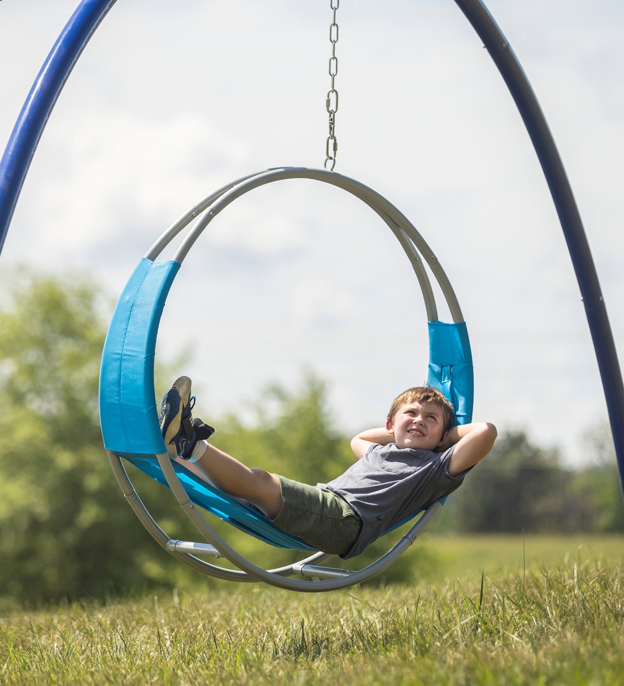 Circular swing clearance chair